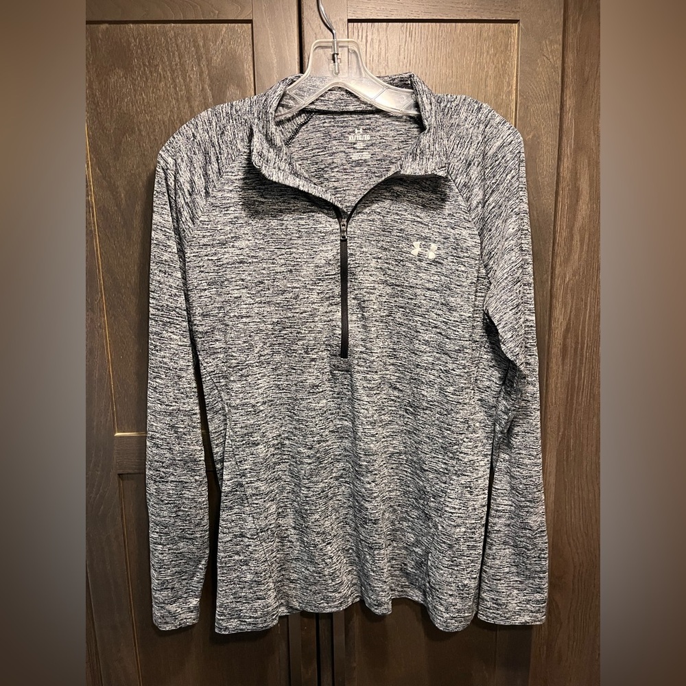 Long sleeve athletic top